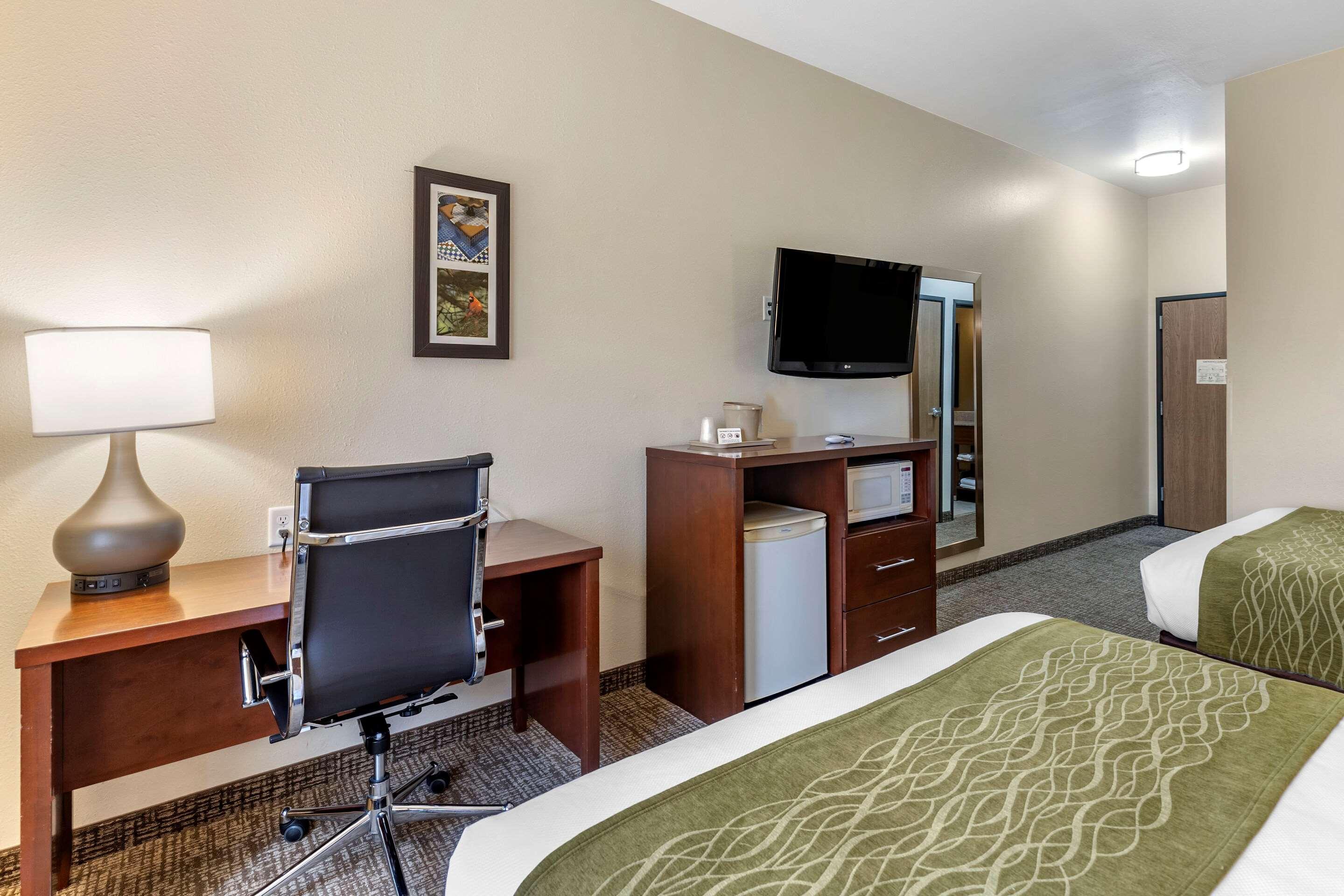 Comfort Inn & Suites Greenville I-70 Екстер'єр фото