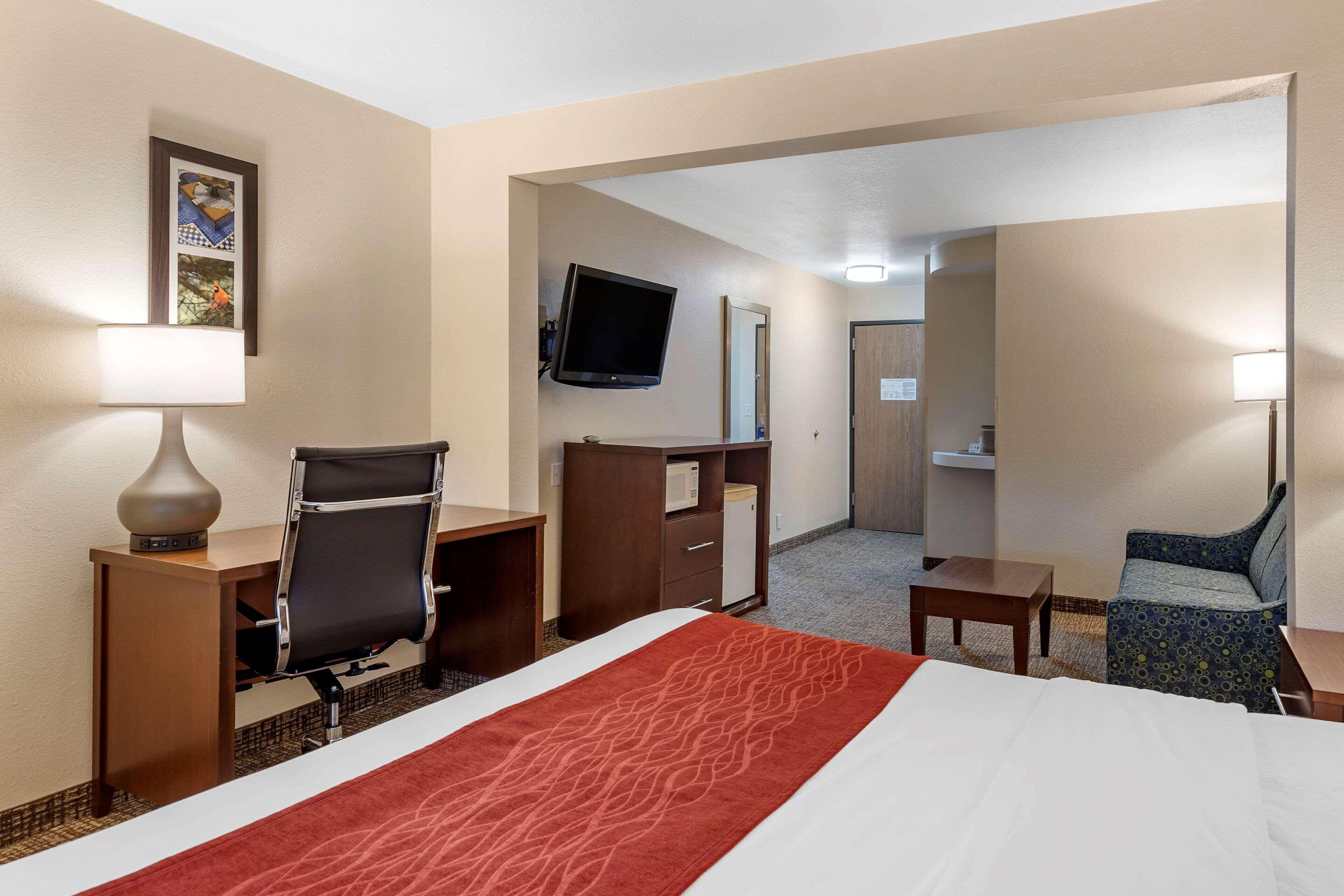 Comfort Inn & Suites Greenville I-70 Екстер'єр фото