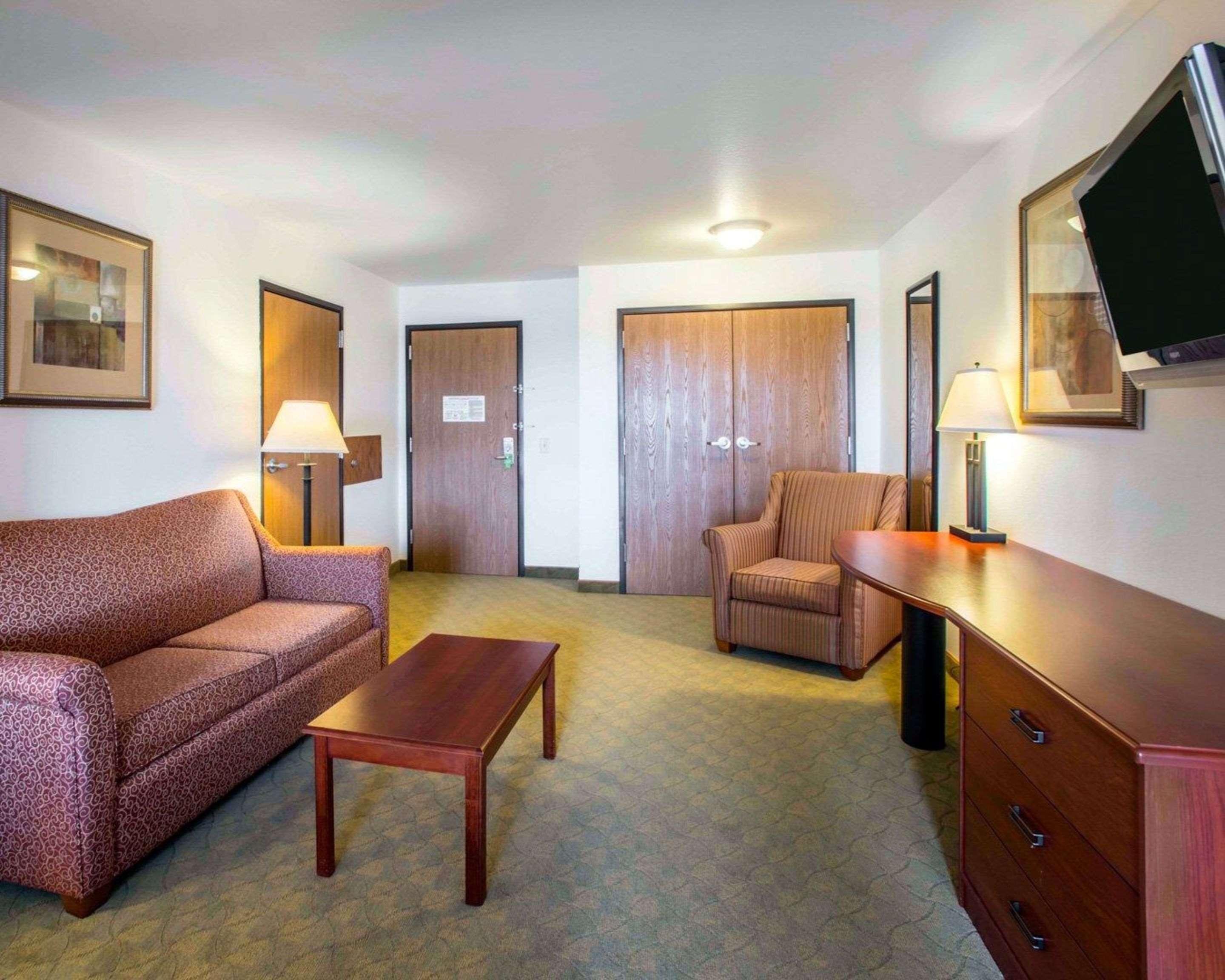 Comfort Inn & Suites Greenville I-70 Екстер'єр фото