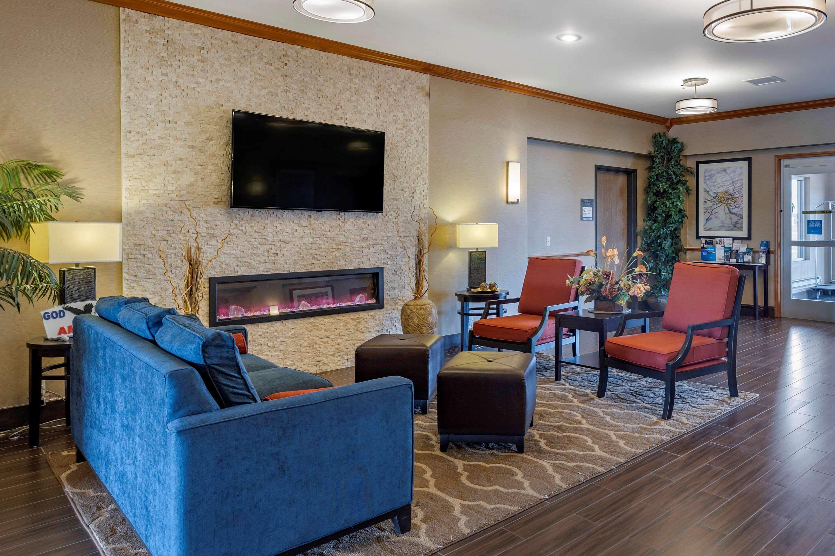 Comfort Inn & Suites Greenville I-70 Екстер'єр фото