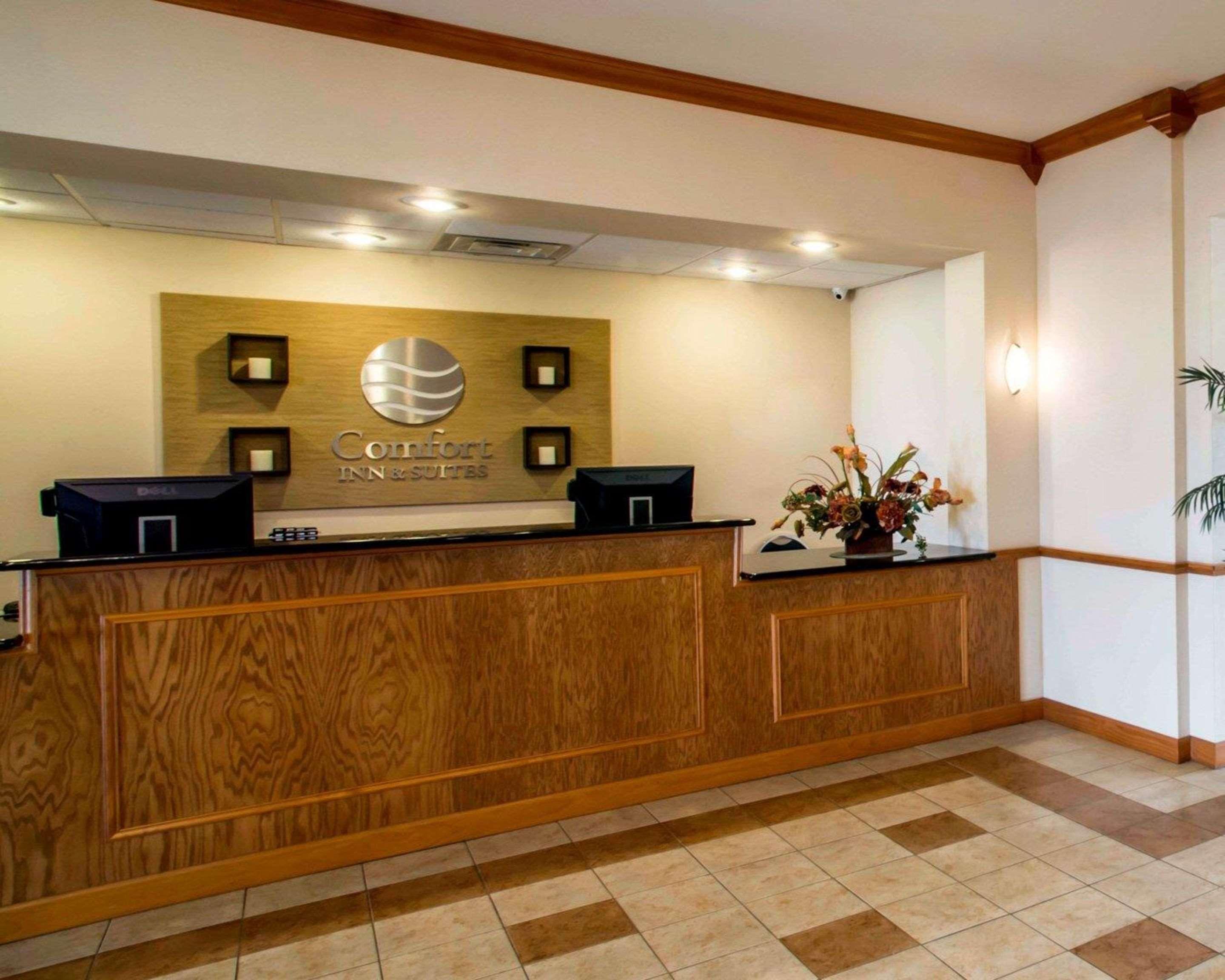 Comfort Inn & Suites Greenville I-70 Екстер'єр фото