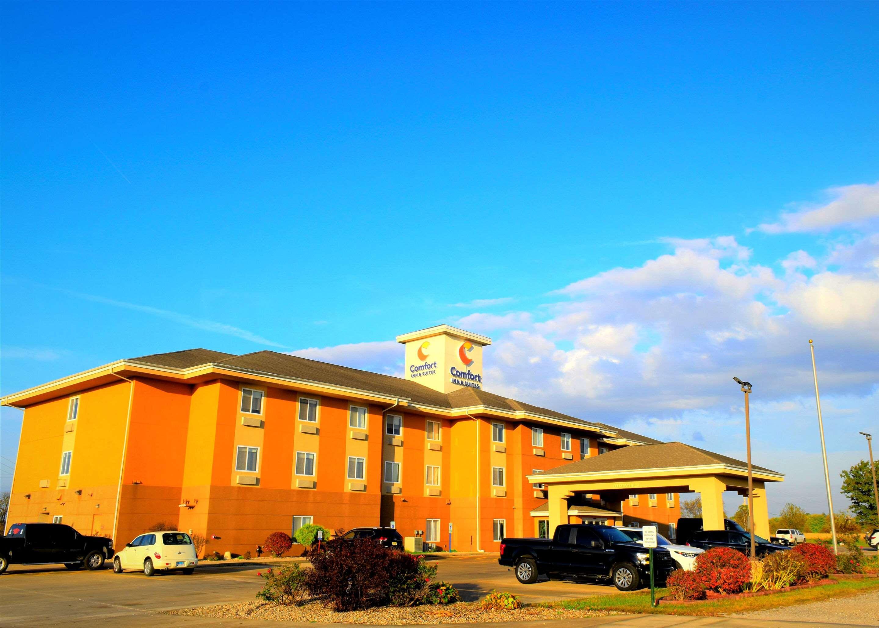 Comfort Inn & Suites Greenville I-70 Екстер'єр фото