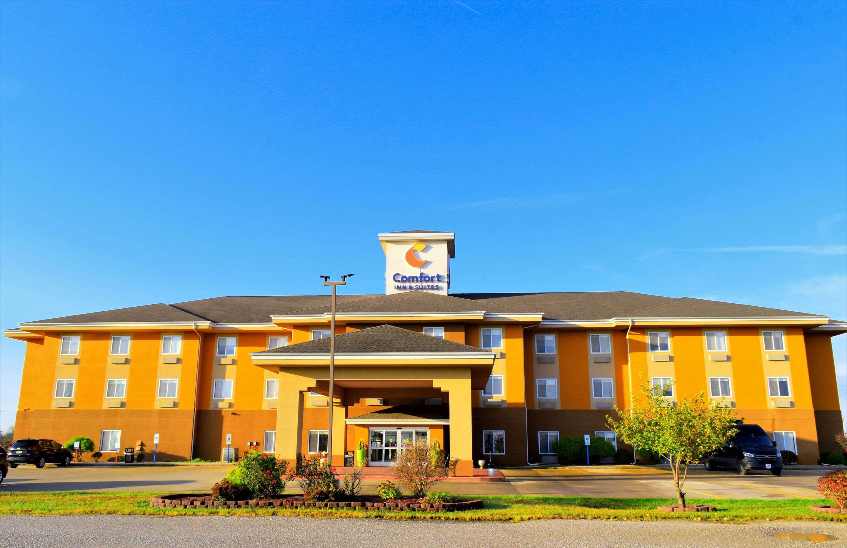 Comfort Inn & Suites Greenville I-70 Екстер'єр фото